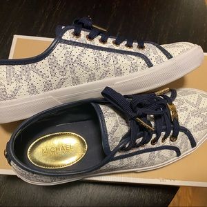 Womens Michael Kors Sneakers size 9 wht/navy Boerum 9.5